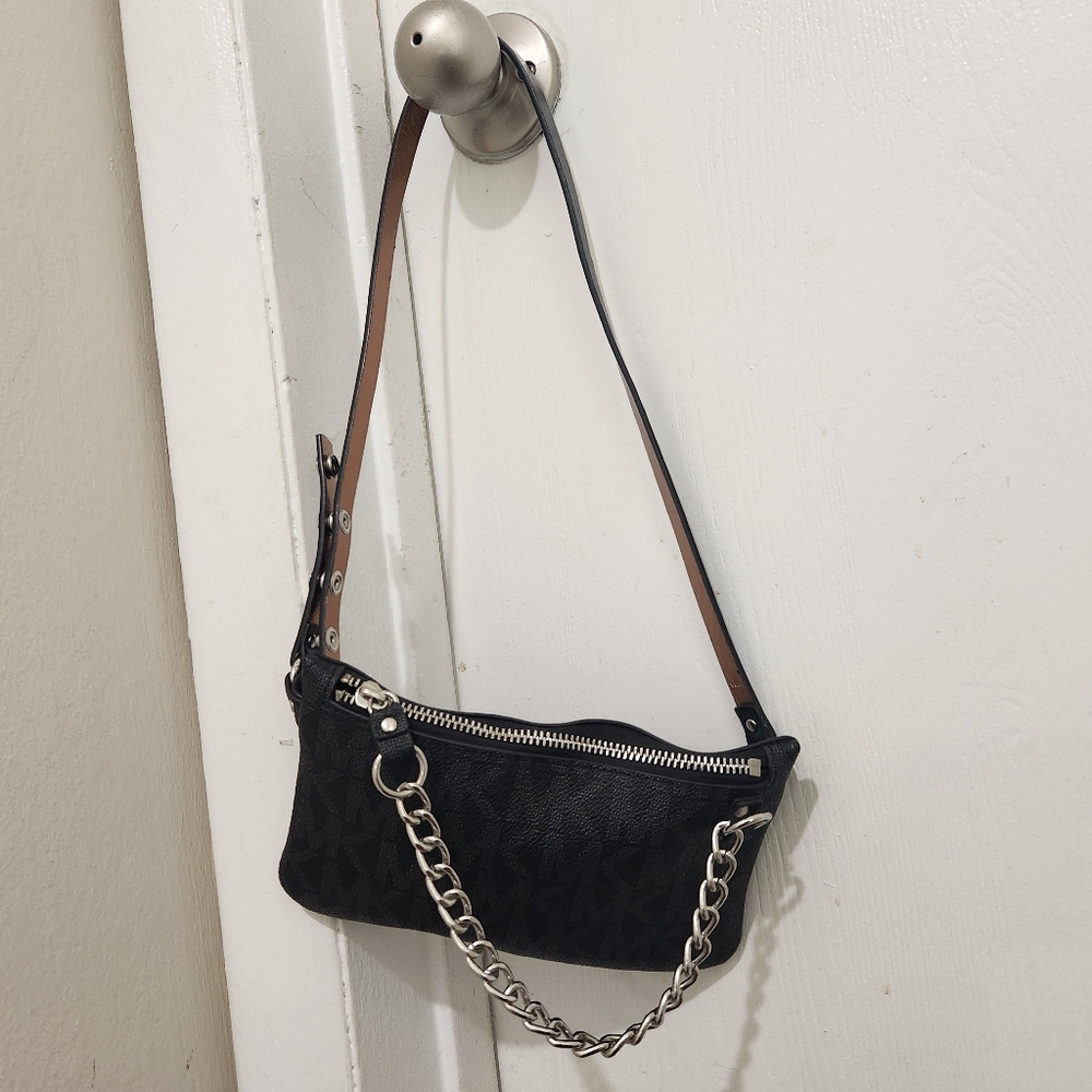 Michael Kors MK Signature Black Fanny Pack Belt Bag With Silver Chain Accent - Picture 9 of 10